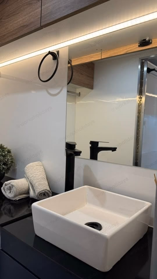 Baño · vanity con espejo