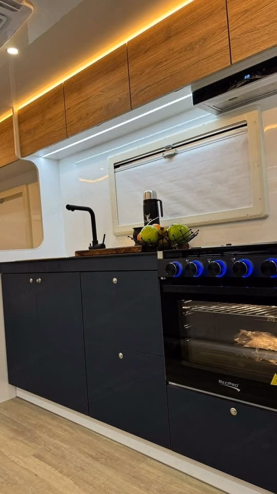 Cocina · frente de muebles y bajo mesada