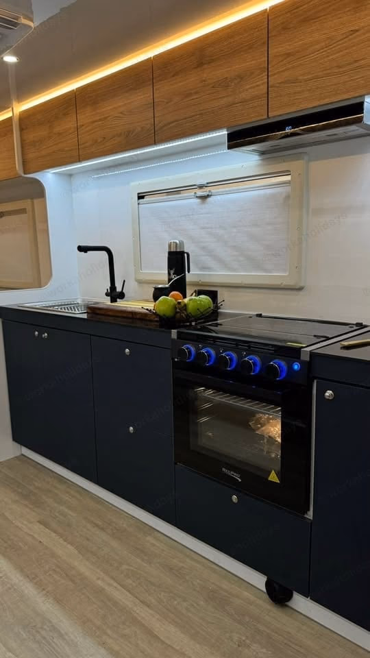 Cocina · mesada, bacha, alacenas y extractor