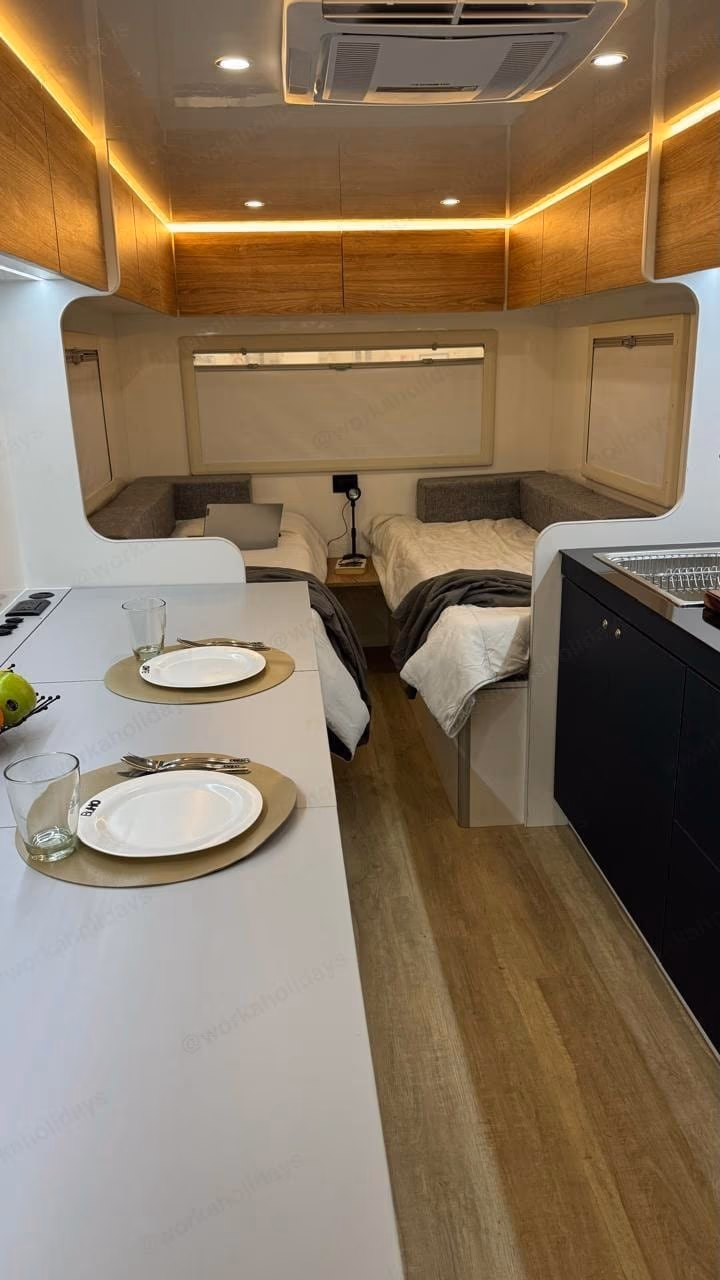 Living comedor · mesa servida